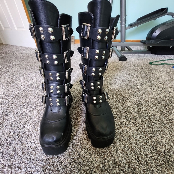 Platforms - Picture 7 of 10